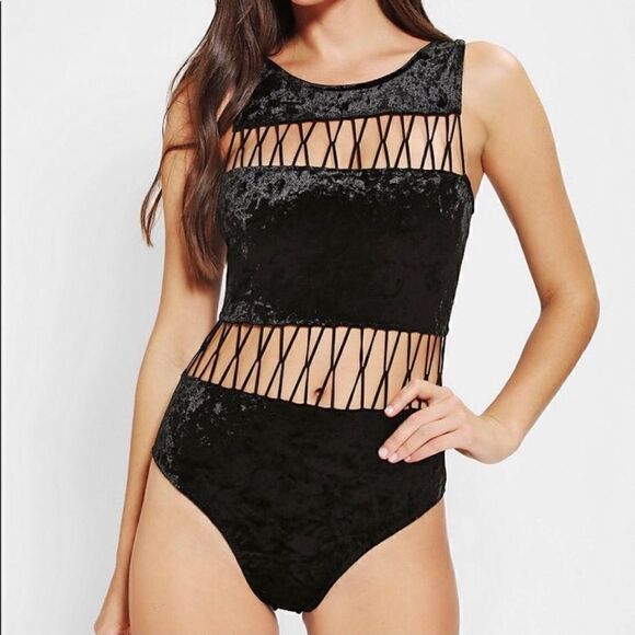 Staring At The Stars By UO Black Crushed Velvet Cutout Bodysuit Size Large - Picture 1 of 16